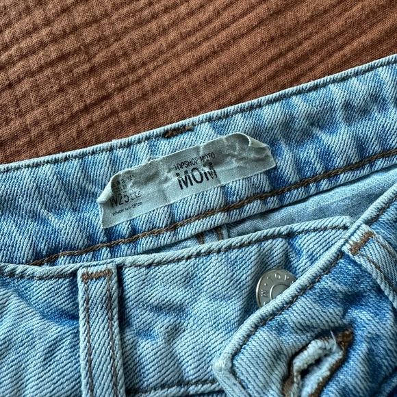 TopShop Moto Mom Jeans in Light Blue Denim - Picture 5 of 6